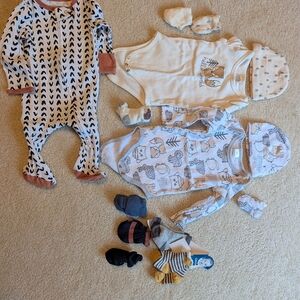 Newborn infant boy onesie clothes sleepers socks hats mittens fox animals outfit